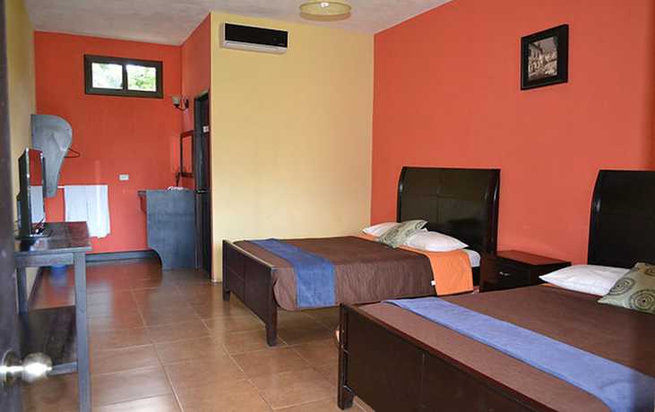 Imagen de la habitación del Hotel Grand Caporal. Foto 8