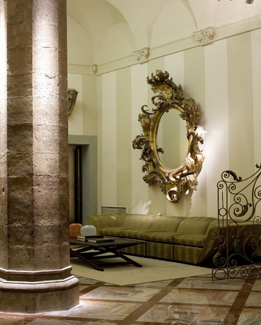Imagen de los interiores del Hotel Grand Cavour. Foto 3