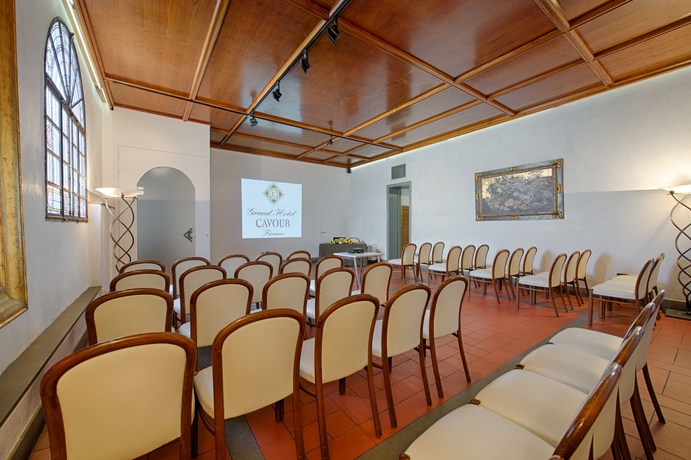 Imagen de los interiores del Hotel Grand Cavour. Foto 10