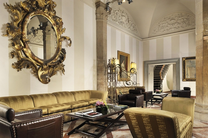 Imagen de los interiores del Hotel Grand Cavour. Foto 14