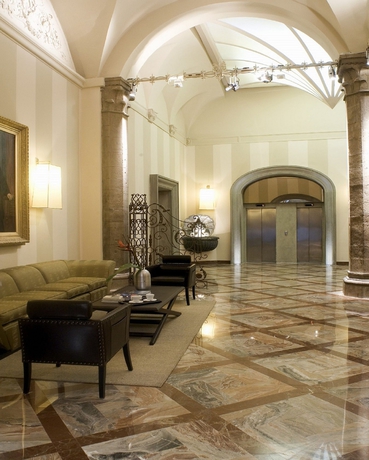 Imagen de los interiores del Hotel Grand Cavour. Foto 15