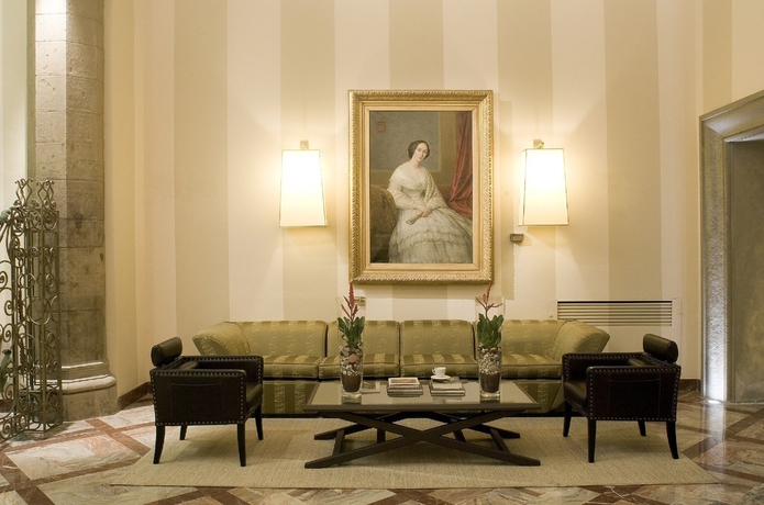 Imagen de los interiores del Hotel Grand Cavour. Foto 16