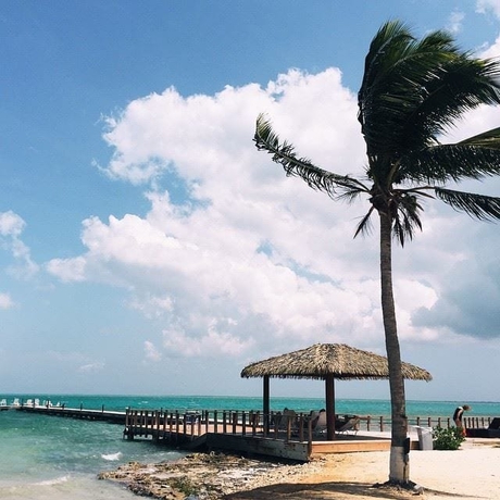 Imagen de los exteriores del Hotel Grand Caymanian Resort. Foto 13