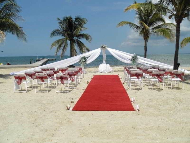 Imagen de los exteriores del Hotel Grand Caymanian Resort. Foto 15