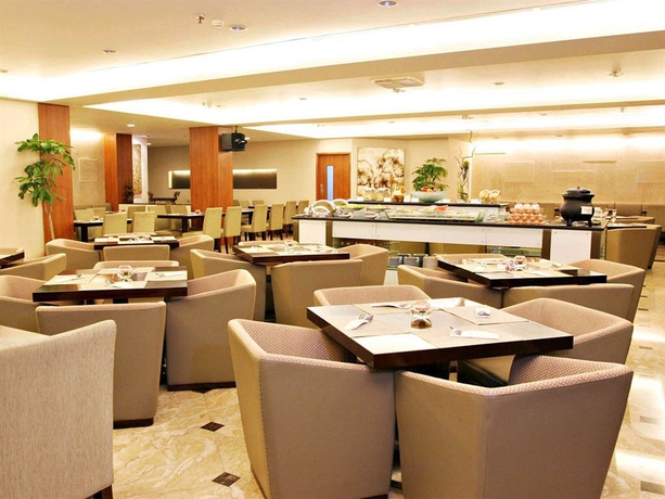 Imagen del bar/restaurante del Hotel Grand Cemara. Foto 2
