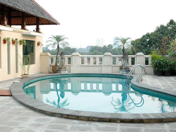 Imagen de la piscina del Hotel Grand Cemara. Foto 15