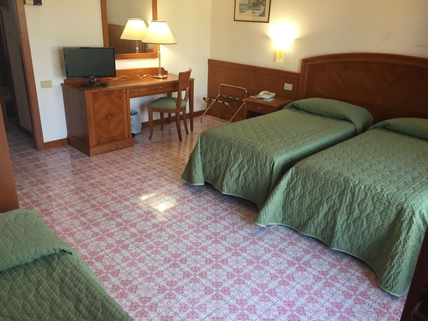 Imagen de la habitación del Hotel Grand Cesare Augusto. Foto 5