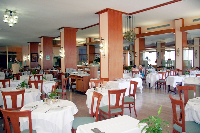 Imagen del bar/restaurante del Hotel Grand Cesare Augusto. Foto 3