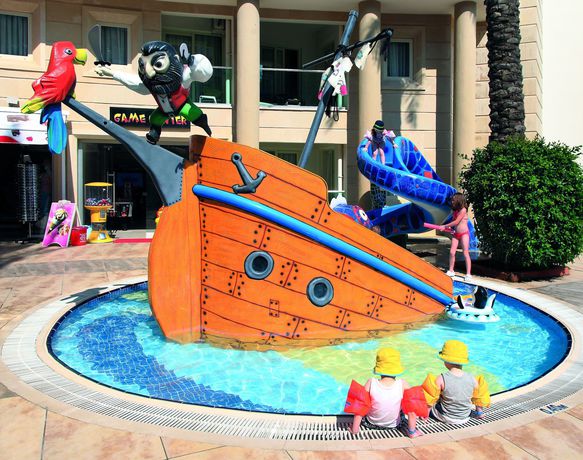 Imagen de la piscina del Hotel Grand Cettia. Foto 17