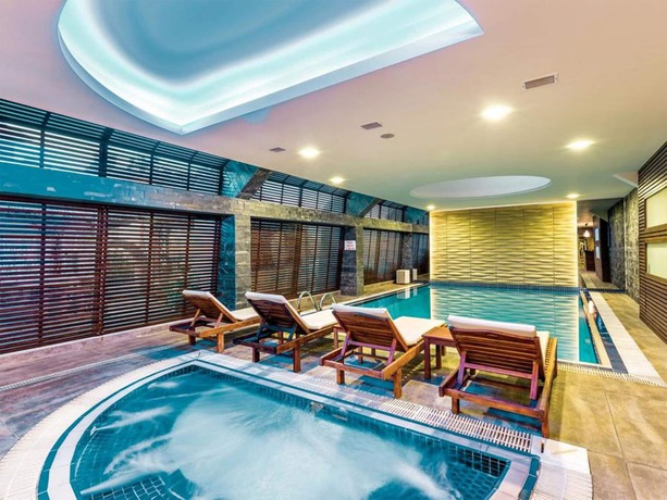 Imagen de la piscina del Hotel Grand Cettia. Foto 19