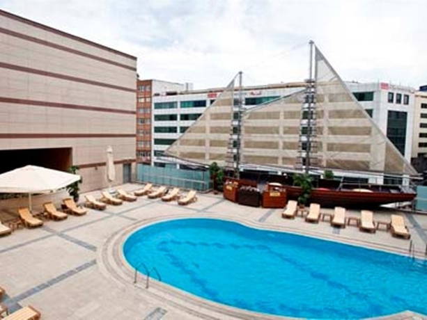 Imagen general del Hotel Grand Cevahir. Foto 4