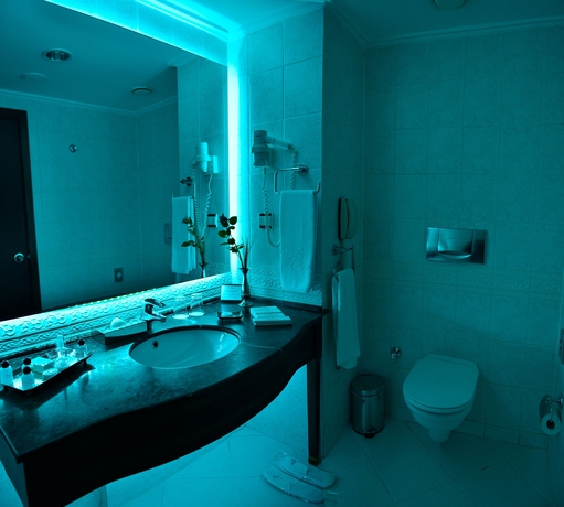 Imagen de la habitación del Hotel Grand Cevahir and Convention Center. Foto 3