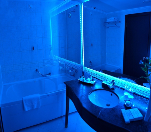 Imagen de la habitación del Hotel Grand Cevahir and Convention Center. Foto 8