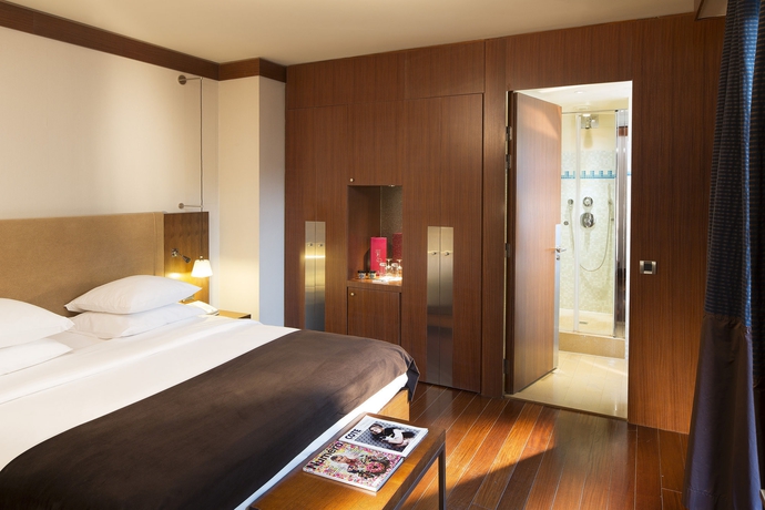 Imagen de la habitación del Hotel Grand Champs-Élysées. Foto 12