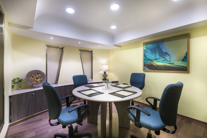 Imagen de los interiores del Hotel Grand Chennai By Grt Hotels. Foto 10