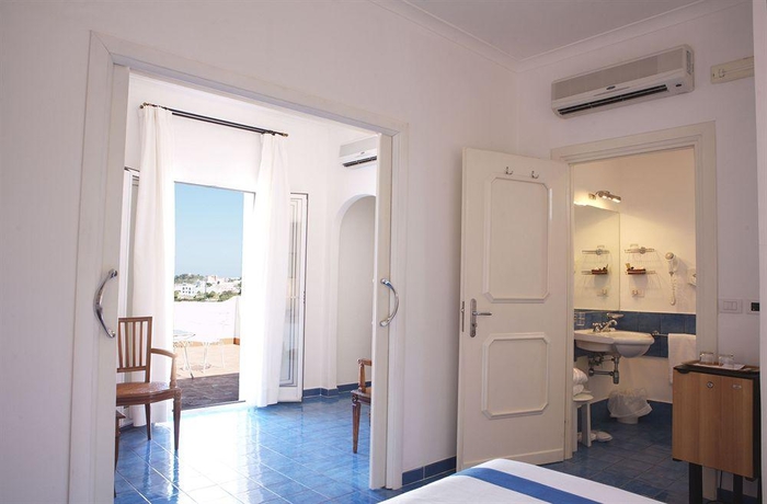 Imagen general del Hotel Grand Chiaia di Luna. Foto 3