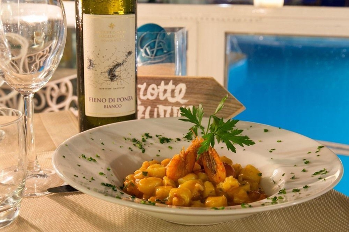 Imagen general del Hotel Grand Chiaia di Luna. Foto 14