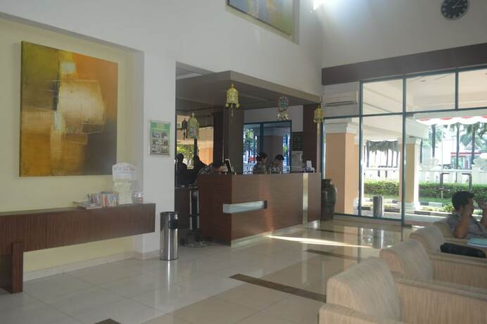 Imagen general del Hotel Grand Cikarang. Foto 2
