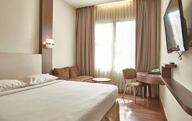 Imagen de la habitación del Hotel Grand Cikarang. Foto 18