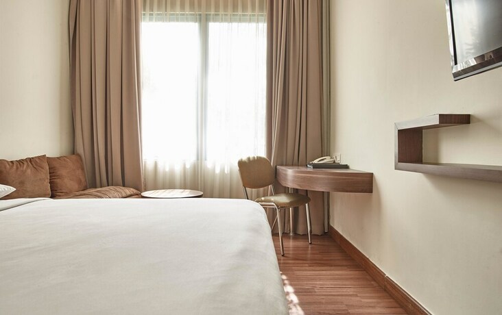 Imagen de la habitación del Hotel Grand Cikarang. Foto 22