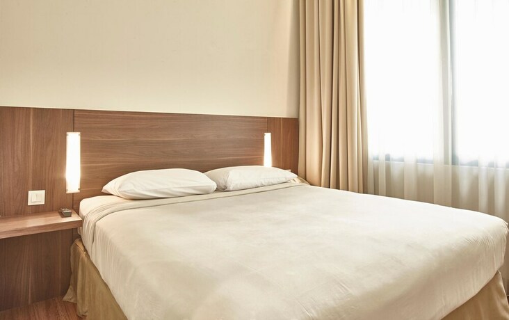 Imagen de la habitación del Hotel Grand Cikarang. Foto 27