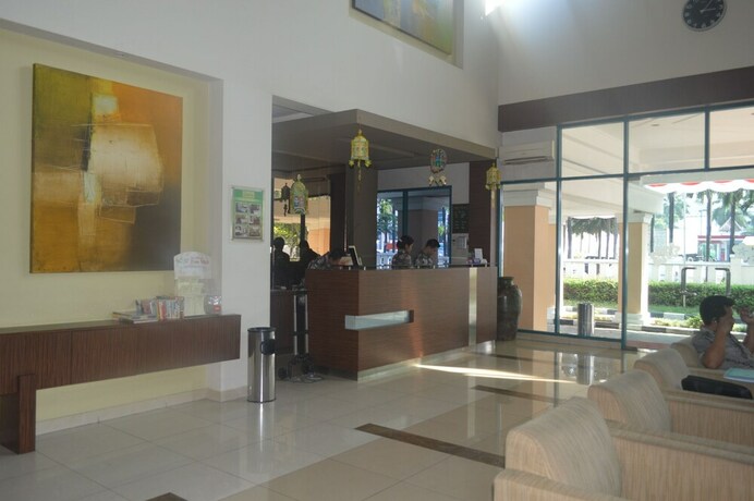Imagen de los interiores del Hotel Grand Cikarang. Foto 33