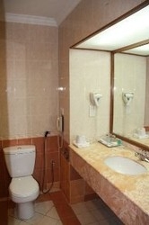 Imagen del bar/restaurante del Hotel Grand City, GADONG. Foto 7