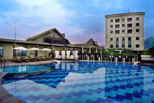 Imagen de la piscina del Hotel Grand City Hall Hotel & Serviced Residences. Foto 12