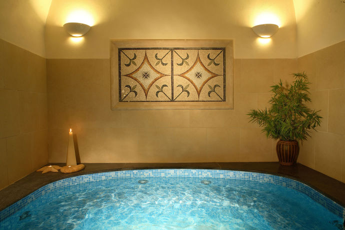 Imagen de los interiores del Hotel Grand Cocumella. Foto 15