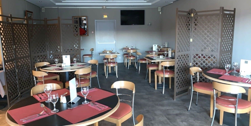 Imagen del bar/restaurante del Hotel Grand Confort Le Moulin Rouge. Foto 3