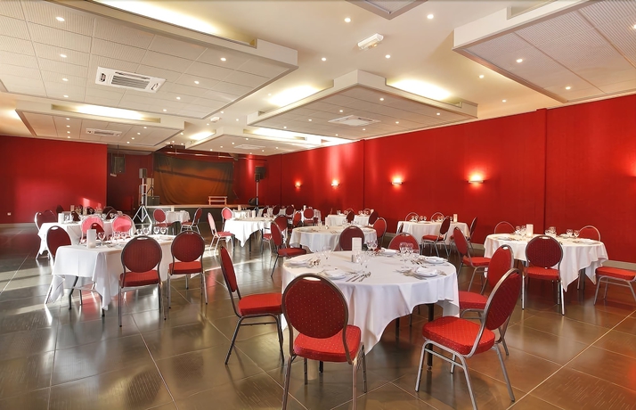 Imagen del bar/restaurante del Hotel Grand Confort Le Moulin Rouge. Foto 4