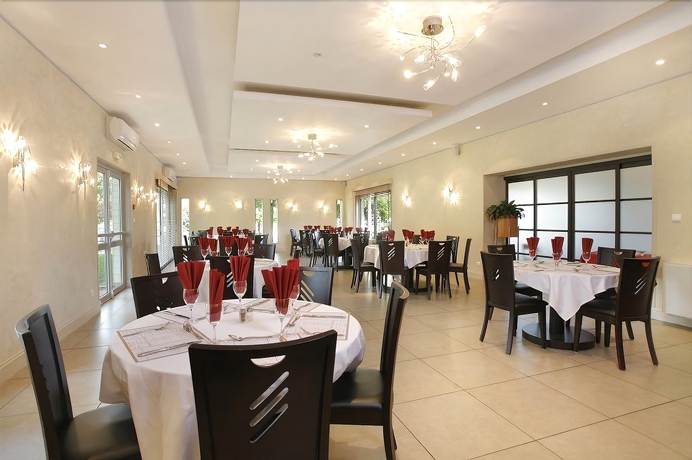Imagen del bar/restaurante del Hotel Grand Confort Le Moulin Rouge. Foto 5