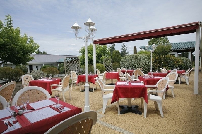 Imagen del bar/restaurante del Hotel Grand Confort Le Moulin Rouge. Foto 7