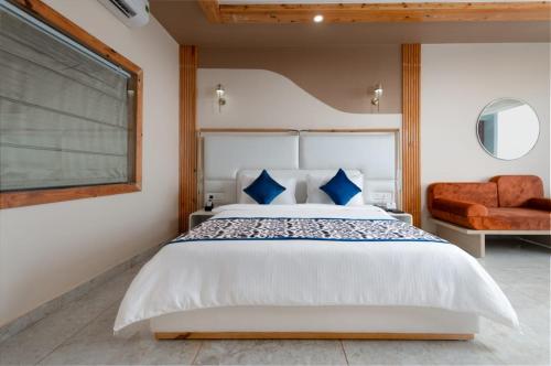 Imagen de la habitación del Hotel Grand Continent Morjim. Foto 17