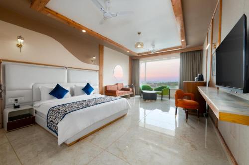 Imagen de la habitación del Hotel Grand Continent Morjim. Foto 19