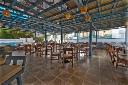 Imagen general del Hotel Grand Continent Morjim. Foto 10