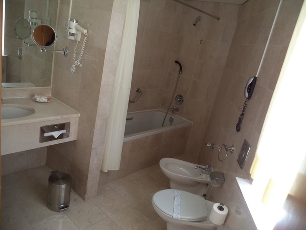 Imagen de la habitación del Hotel Grand Continental, Abu Dhabi. Foto 15