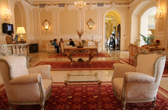 Imagen de los interiores del Hotel Grand Continental. Foto 10