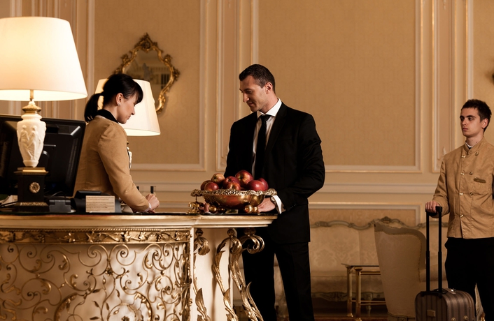 Imagen de los interiores del Hotel Grand Continental. Foto 12