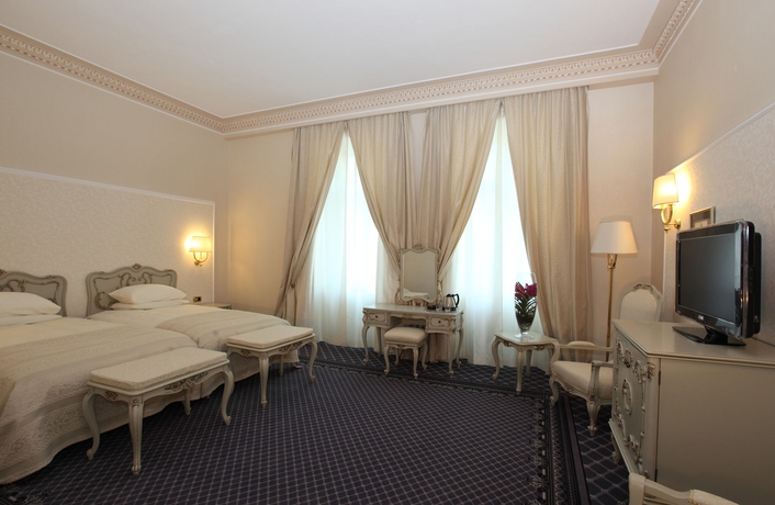 Imagen de la habitación del Hotel Grand Continental. Foto 8