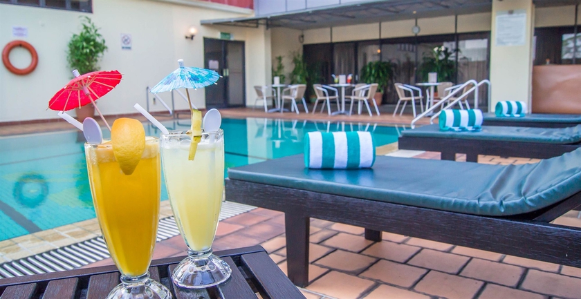 Imagen de la piscina del Hotel Grand Continental Kuching. Foto 16