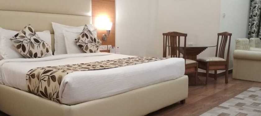 Imagen de la habitación del Hotel Grand Continental, Prayagraj. Foto 4