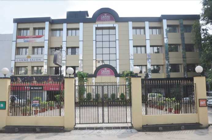 Imagen general del Hotel Grand Continental, Prayagraj. Foto 1