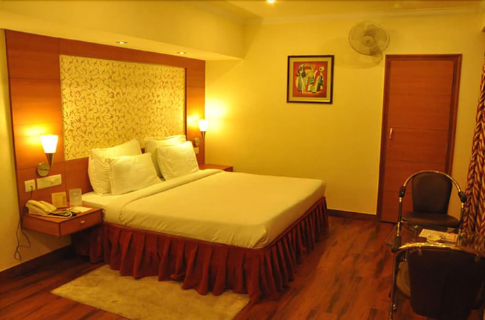 Imagen de la habitación del Hotel Grand Continental, Prayagraj. Foto 7