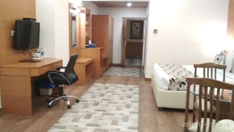 Imagen de la habitación del Hotel Grand Continental, Prayagraj. Foto 9