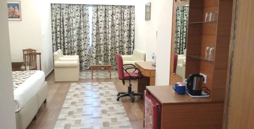 Imagen de la habitación del Hotel Grand Continental, Prayagraj. Foto 11