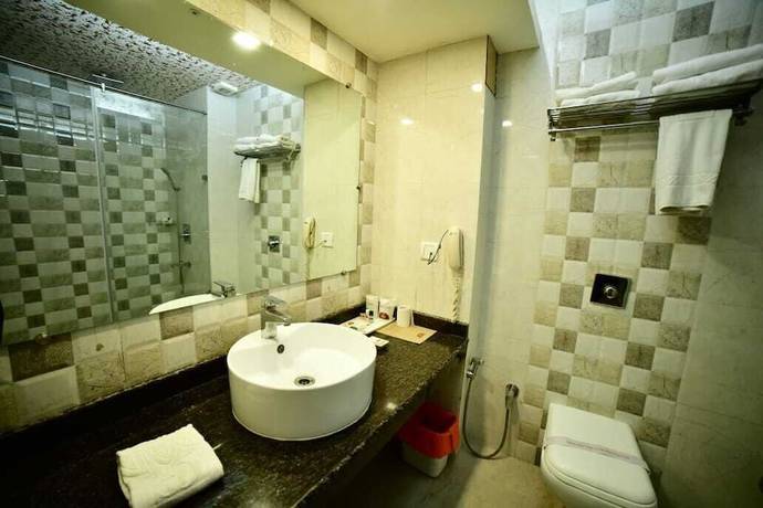 Imagen de la habitación del Hotel Grand Continental, Prayagraj. Foto 12