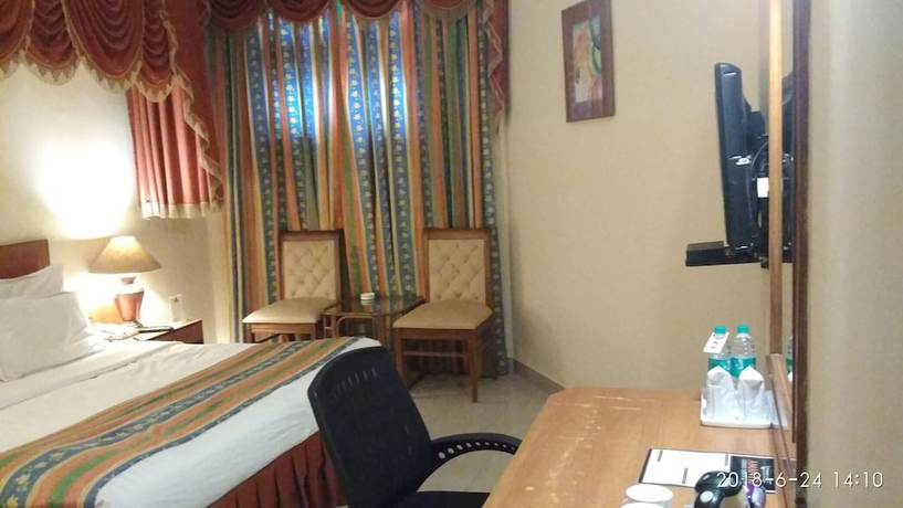 Imagen de la habitación del Hotel Grand Continental, Prayagraj. Foto 14