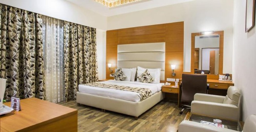 Imagen de la habitación del Hotel Grand Continental, Prayagraj. Foto 15