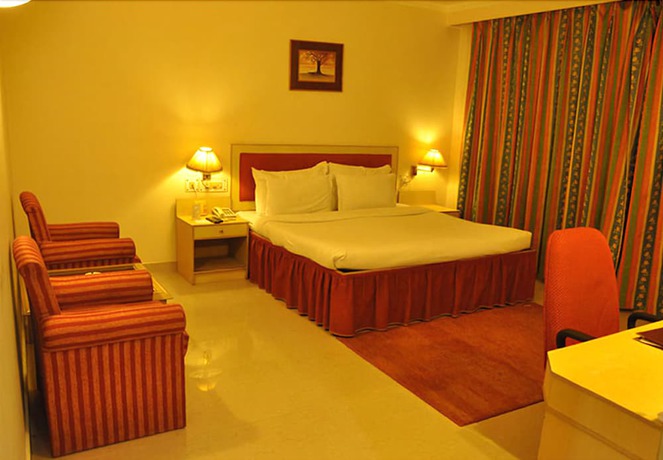 Imagen de la habitación del Hotel Grand Continental, Prayagraj. Foto 16